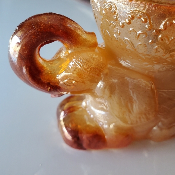 Rare "Packy the Elephant" Irredescent Carnival Glass Paperweight or 🥚 Holder - Picture 3 of 16